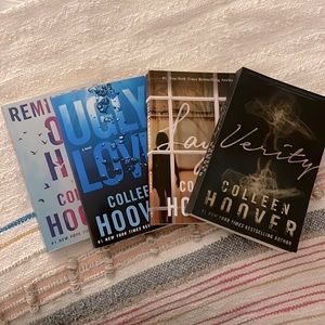 Excellent condition, Colleen Hoover book bundle!